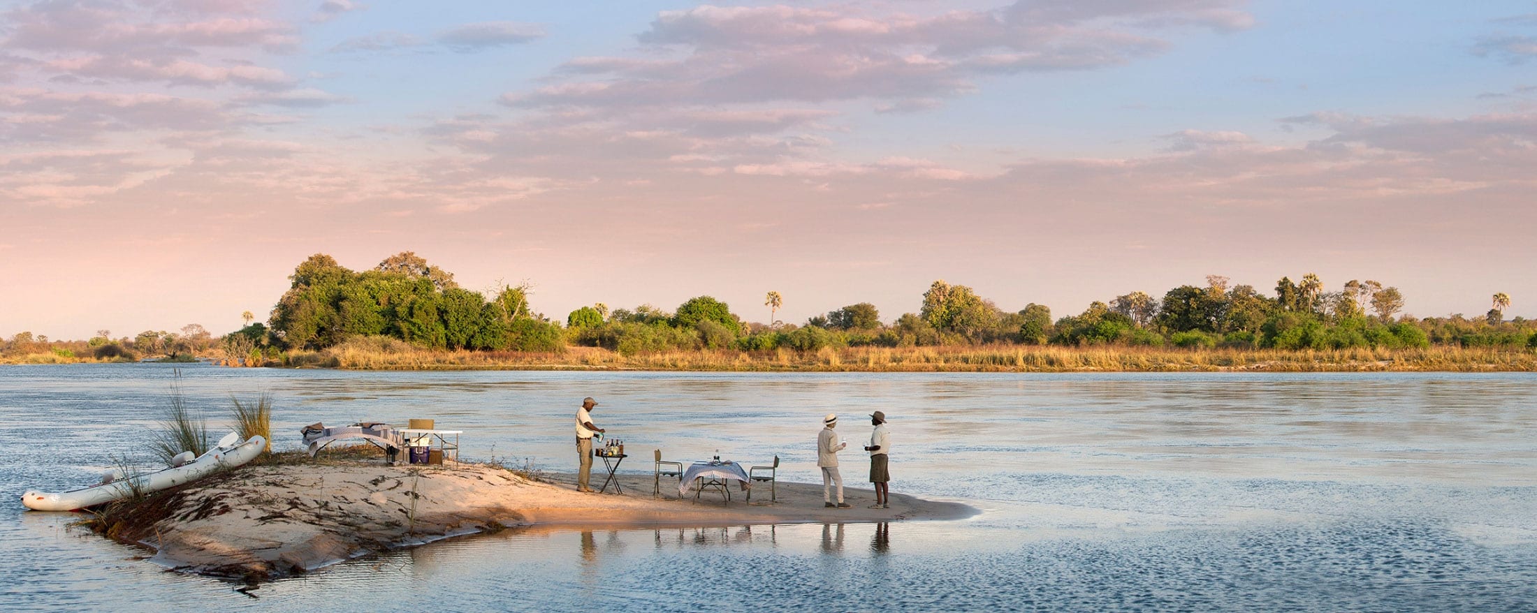 banner-zambia_victoriafalls_africanbushcamps_thorntreeriverlodge_picnic