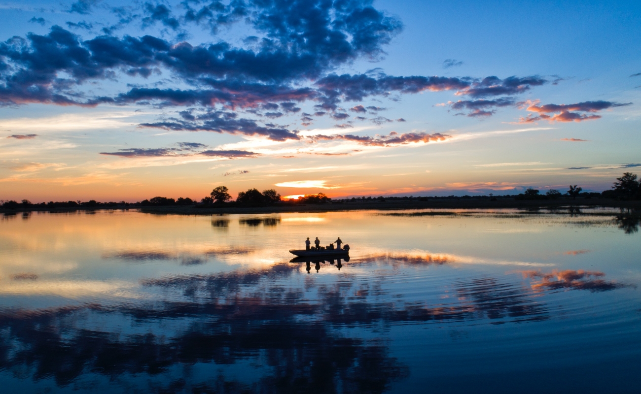 27mapula-lodge-sunset-boating